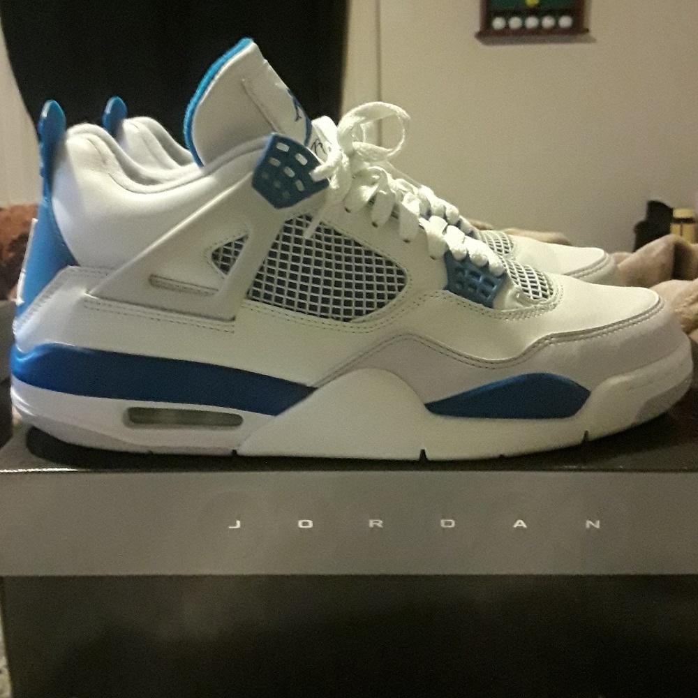 DEADSTOCK Jordan 4 Retro (Military Blue)